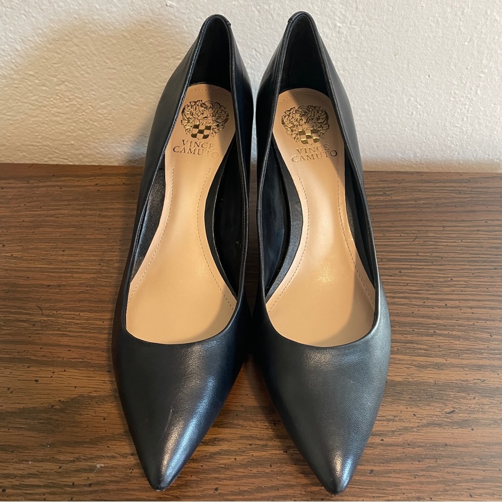 Black leather Vince Camuto heels size 10M with 3 inch heel